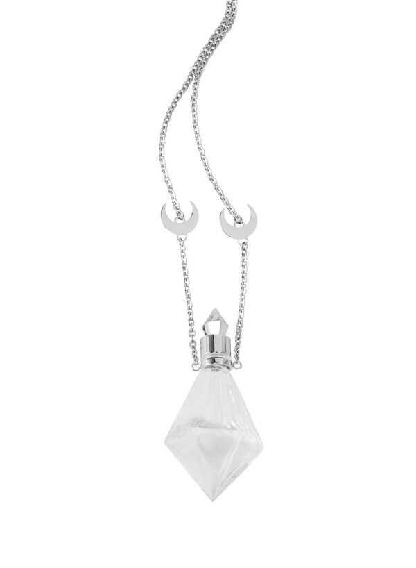 Potion Vial, halsband från Killstar. Elegant och förtrollande design av en kristallformad glasflaska med skruvlock och silverdetaljer. Kan säkert lagra vätska. Smyckad med två halvmånar samt en lång silverkedja.
