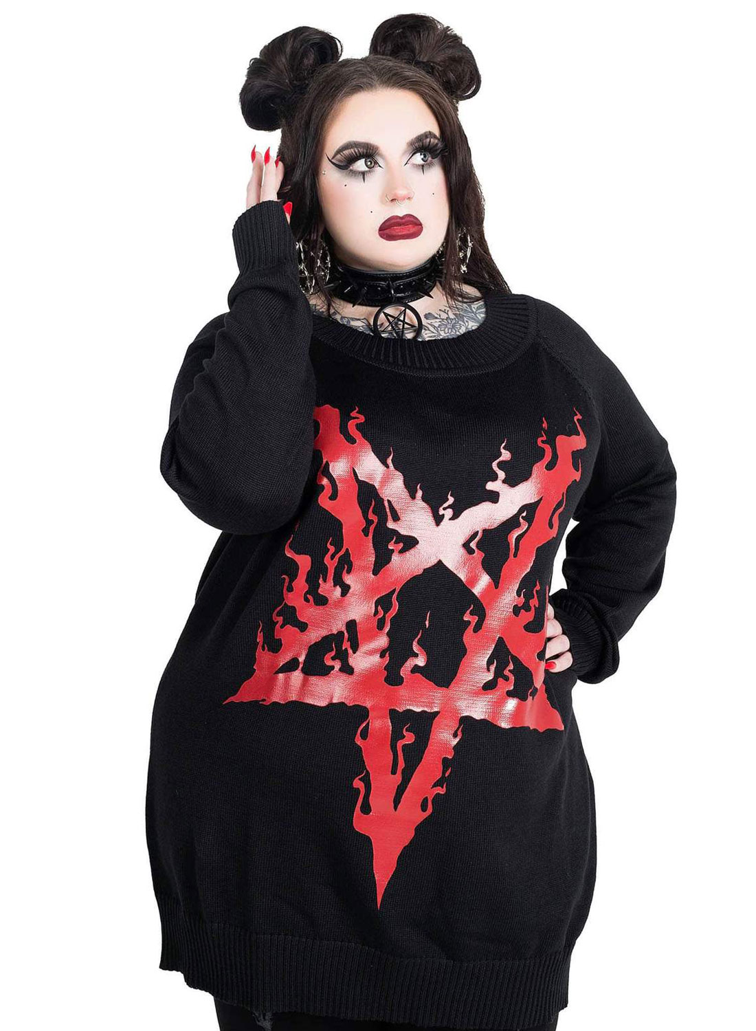 Killstar Bloodpact Sweater. Svart stickad tröja med stort rött pentagramliknande tryck framtill från Killstar.