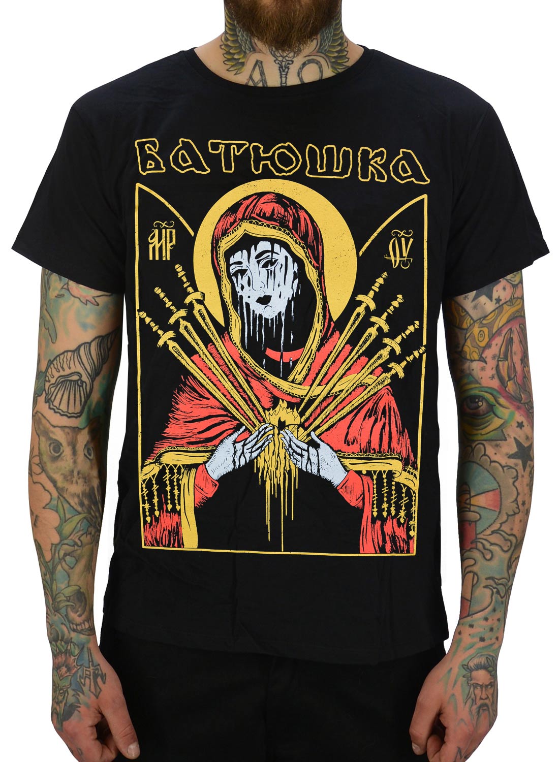 Batushka Maria T-shirt med rödklädd figur, dolkar och religiös ikonografi i black metal stil
