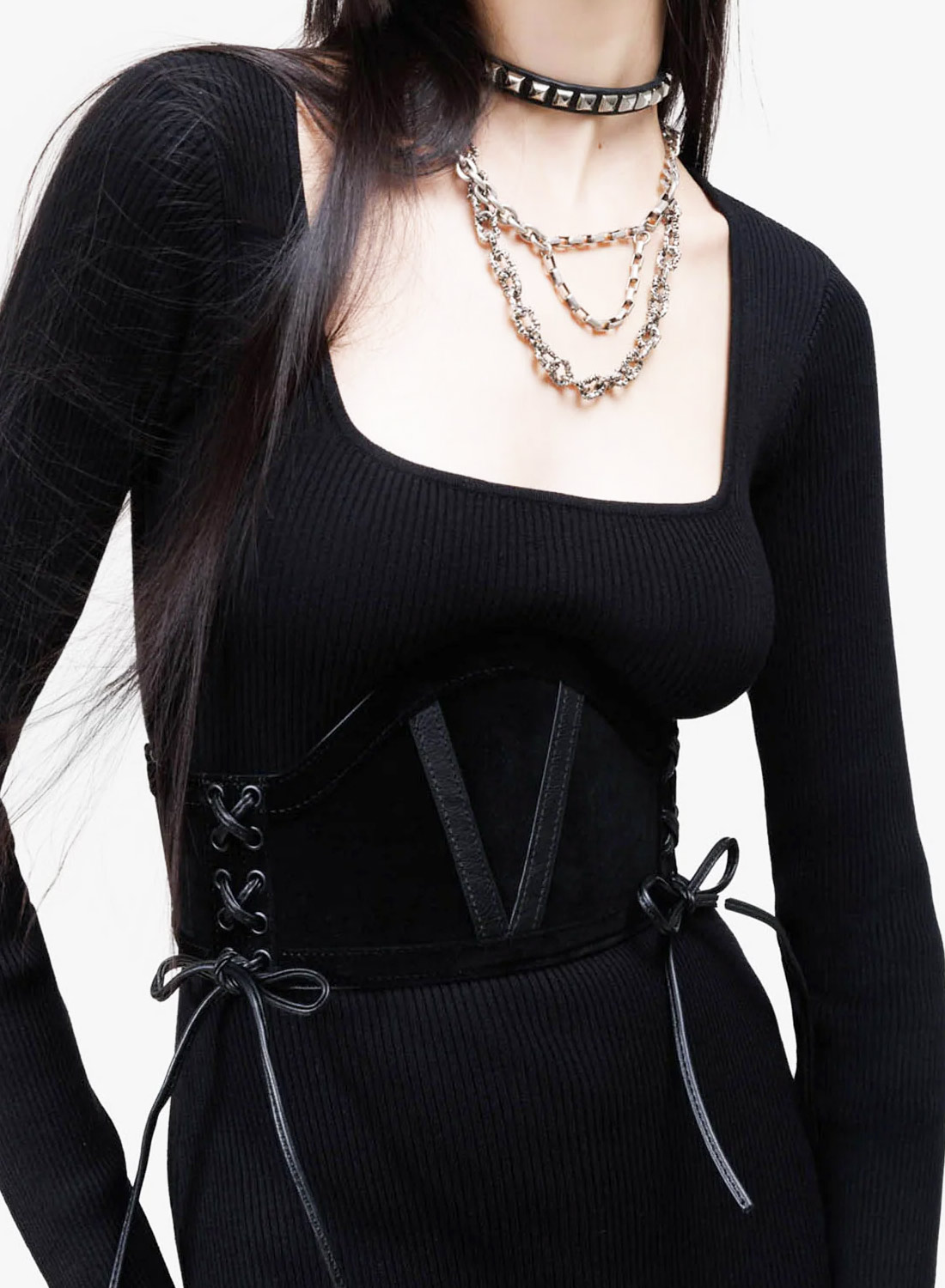 Killstar Nocturnix Belt. Svart underbust midjebälte i PU och suedette med korsett-snörning och justerbar passform från Killstar.