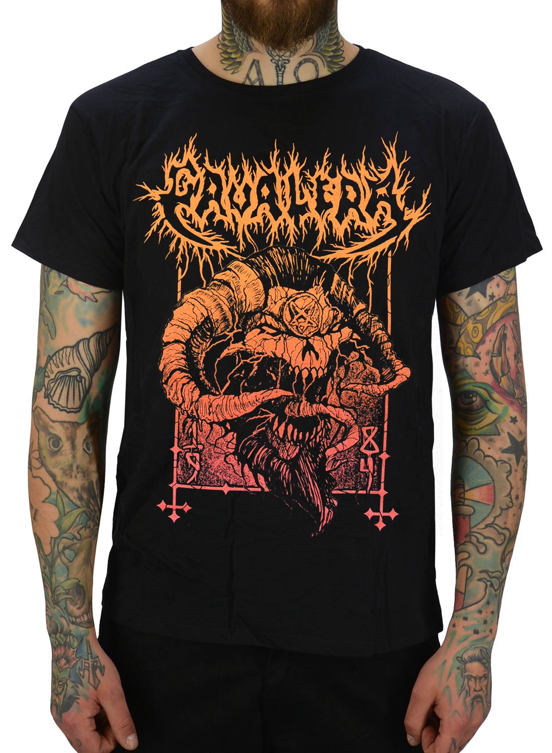 Cavalera T-shirt med orange death metal motiv och demonisk design på svart tyg.