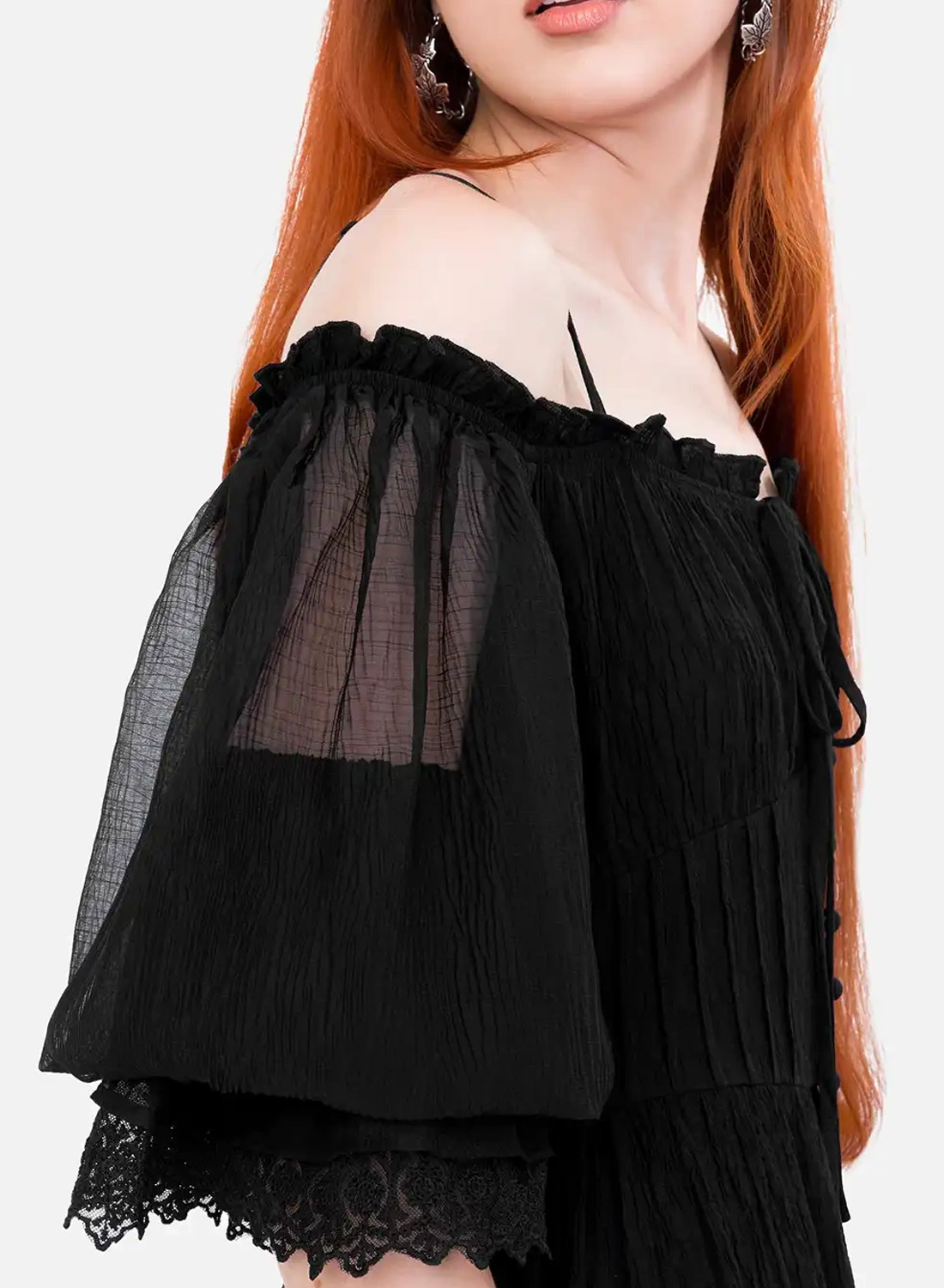 Restyle Night Calling svart gotisk maxiklänning med transparenta poetärmar och spetsdetaljer