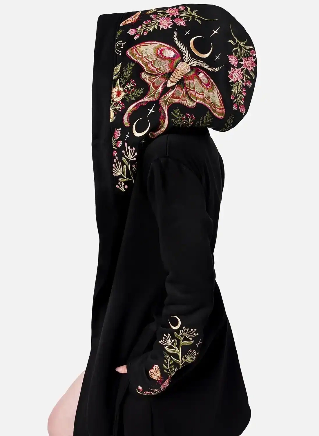 Restyle Wilderwood Hoodie – svart gotisk hoodie med broderad Luna Moth, månar och skogsblommor
