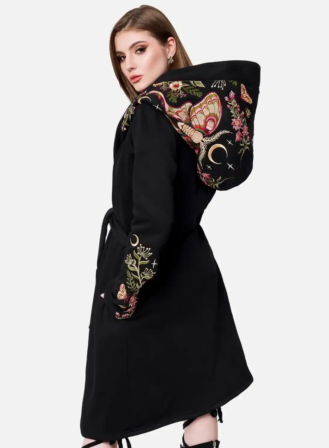 Restyle Wilderwood Hoodie – svart gotisk hoodie med broderad Luna Moth, månar och skogsblommor