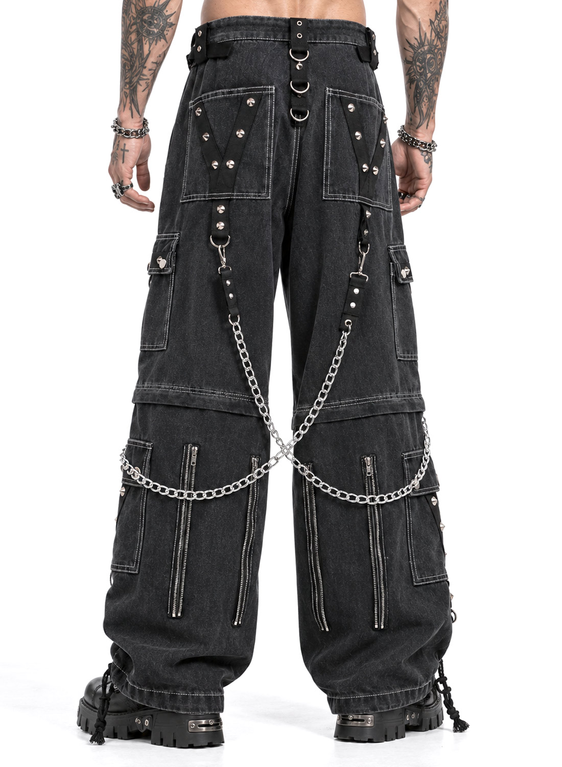 From The Abyss Pants Black – svarta baggy gothic-byxor i denim med metallkedjor, nitar, remmar och avtagbara byxben.