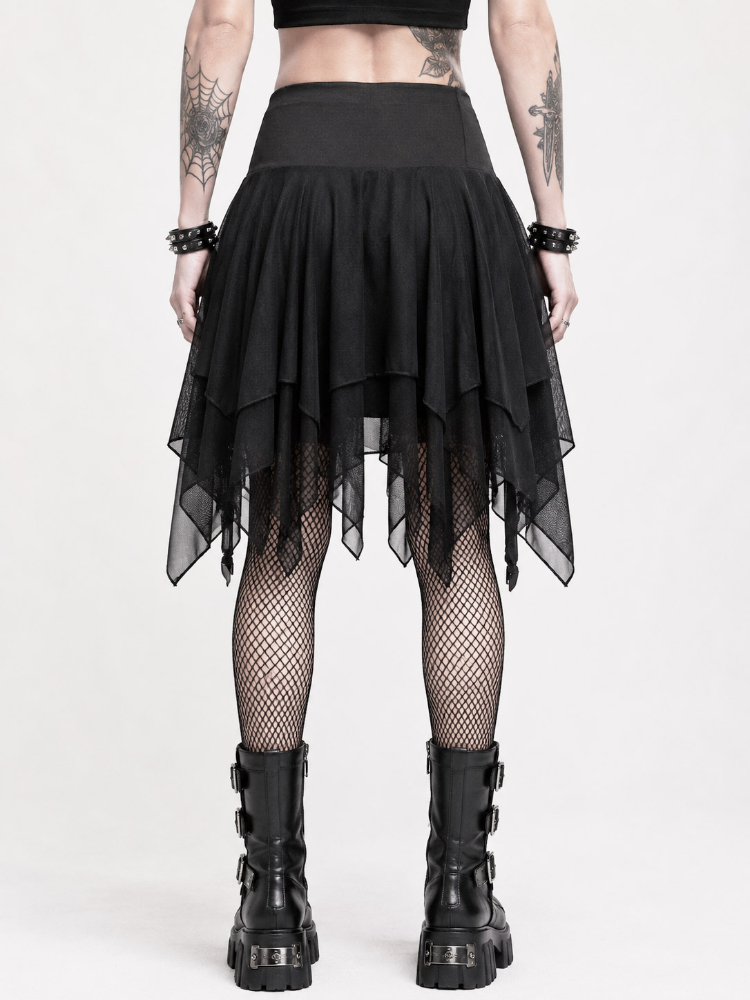 Dark Nymphe Skort. Svart gotisk asymmetrisk kjol med flera lager tyg, dekorativa band och inbyggda hot pants.